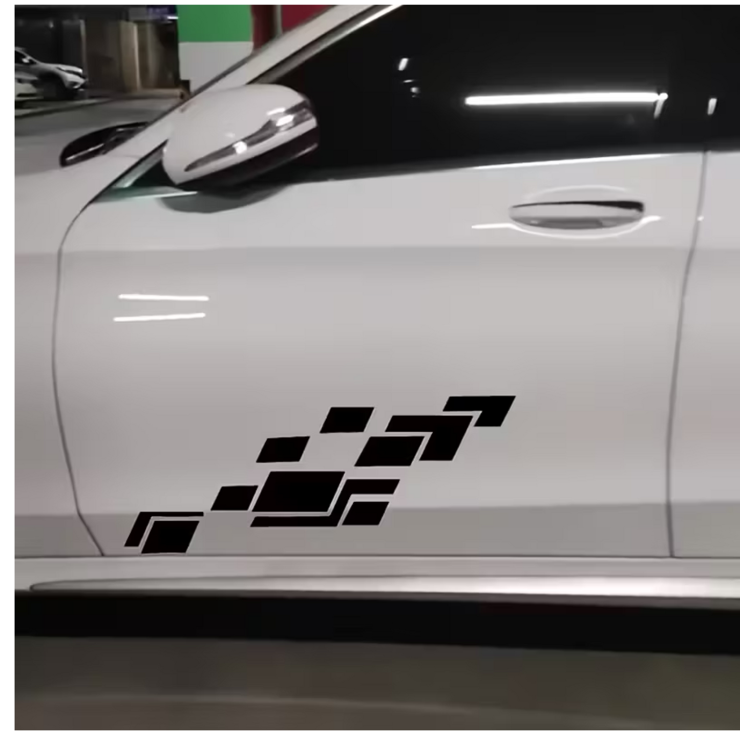 Set 2 stickere stanga si dreapta auto decorativ, rezistent la apa si UV. pentru laterale, model patrate