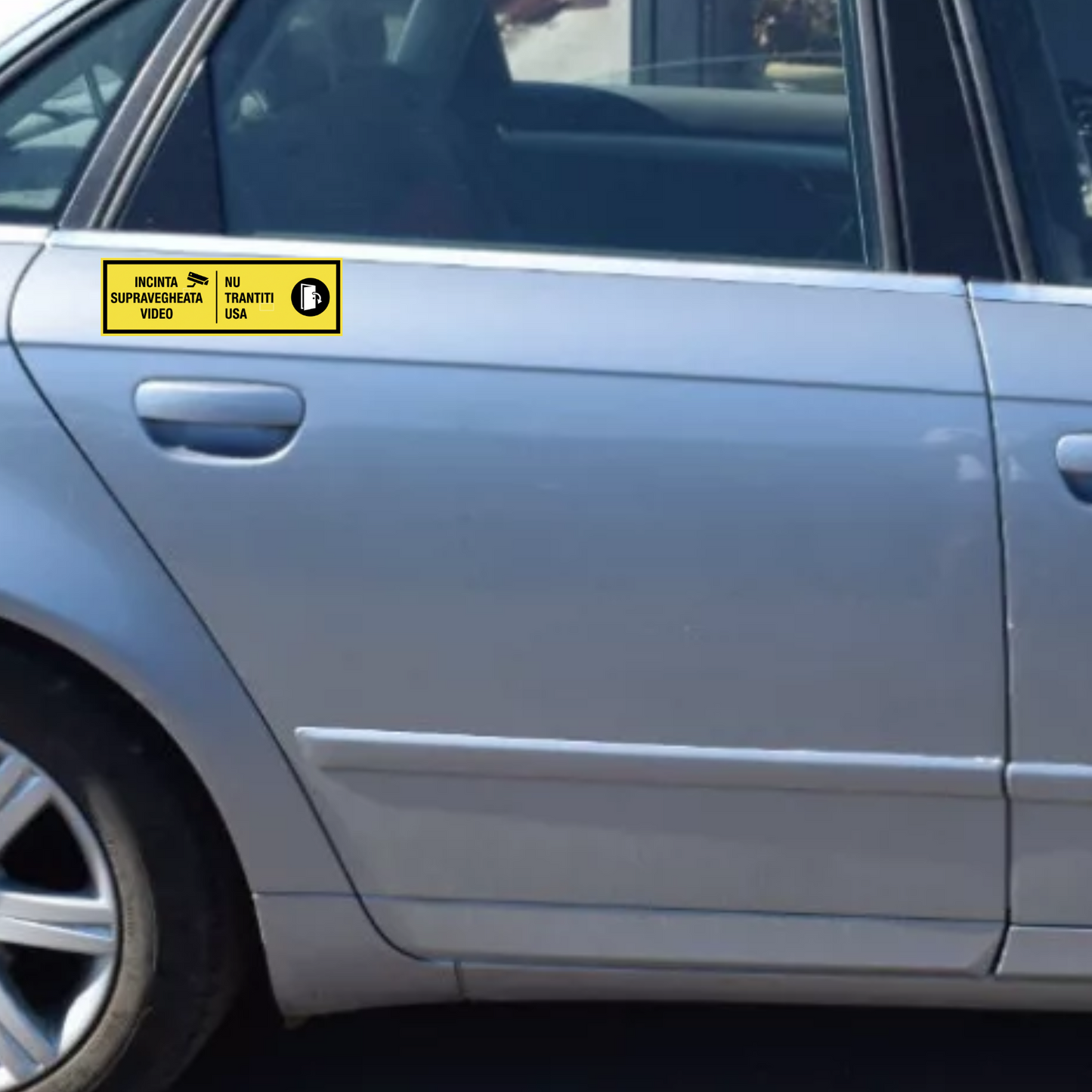Set 2 stickere rezistente pentru taxi, uber sau bolt, nu trantiti usa, incinta supravegheata video, fundal galben