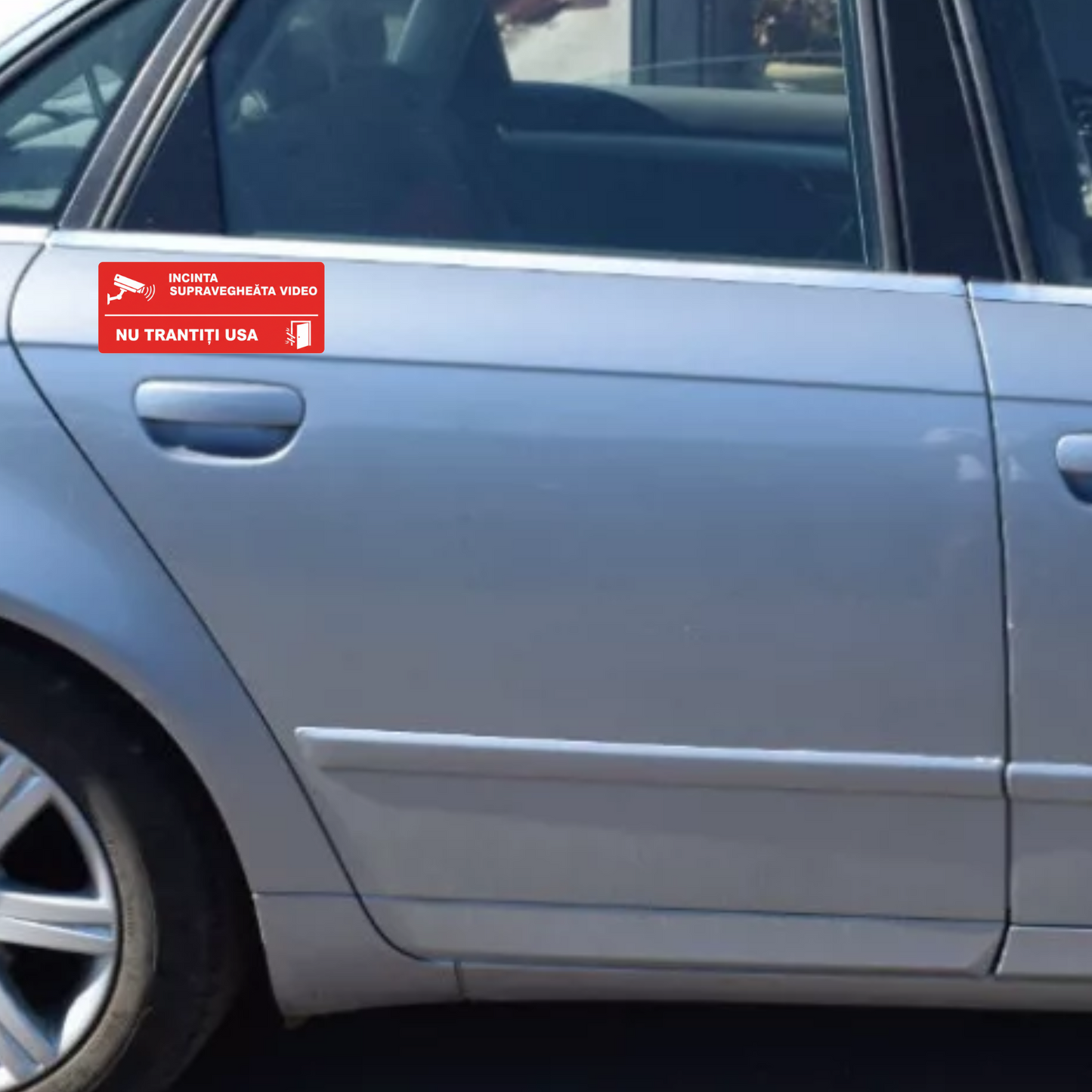 Set 2 autocolante, placute magnetice, rezistente pentru taxi, uber sau bolt, nu trantiti usa, incinta supravegheata video, fundal rosu
