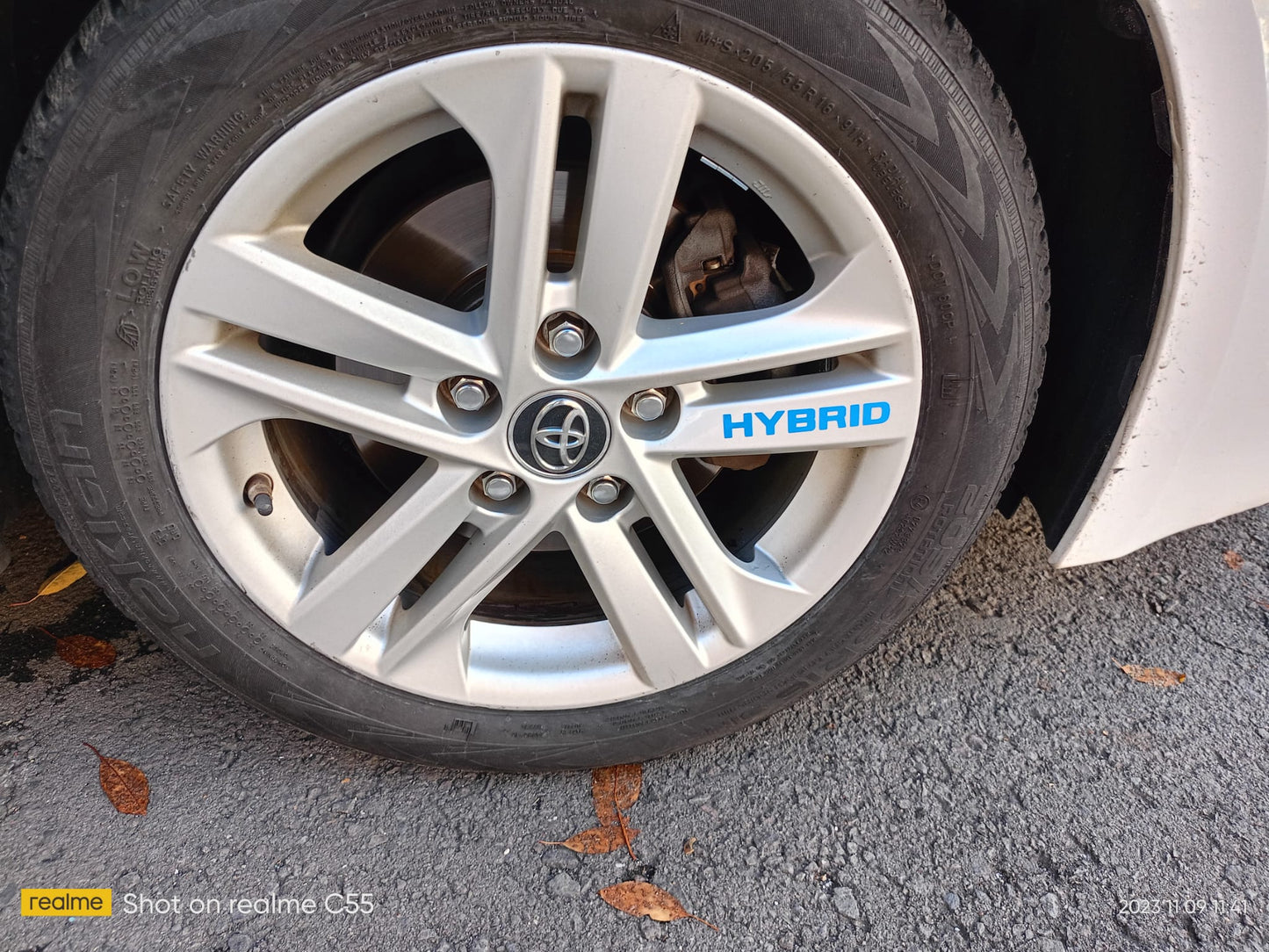 Set 4 stickere Jante sau caroserie, Toyota Hybrid, rosu+albastru
