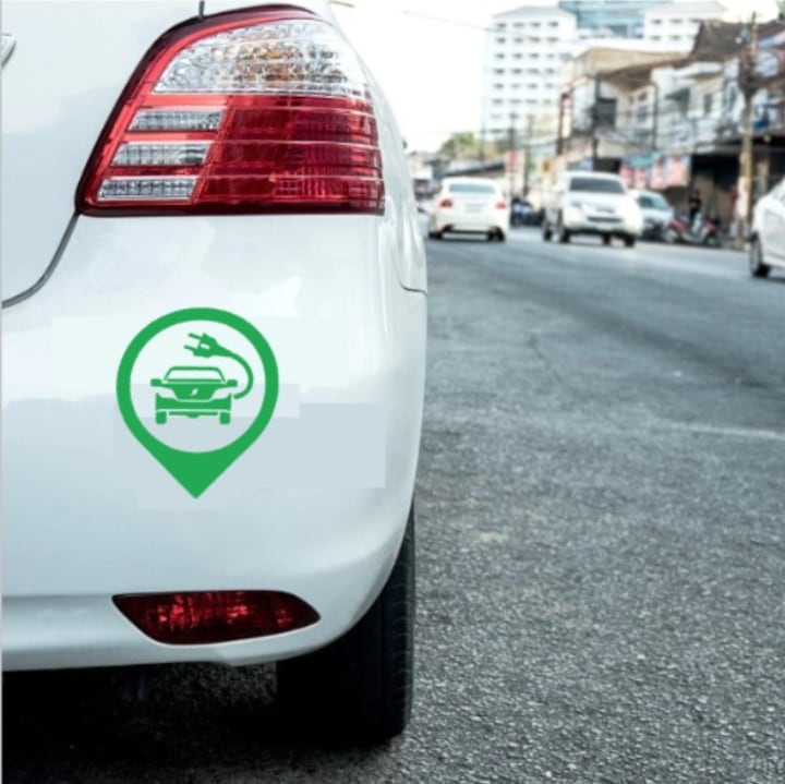 Sticker auto masina electrica, rezistent la apa si UV, model 1