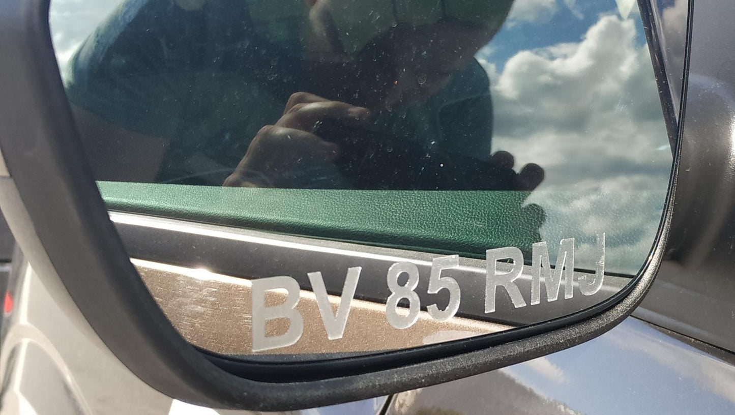 Sticker Imitatie Sablare numar auto pe oglinda retrovizoare