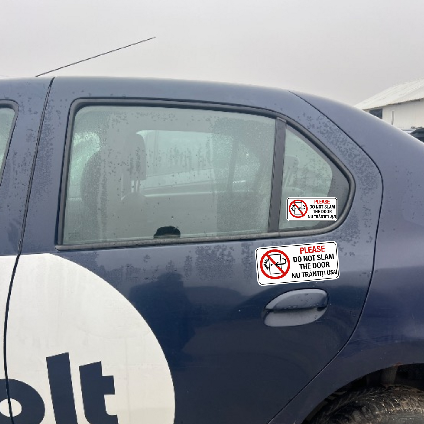 Set 2 stickere auto rezistente, pentru taxi sau Uber/Bolt, nu trantiti usa