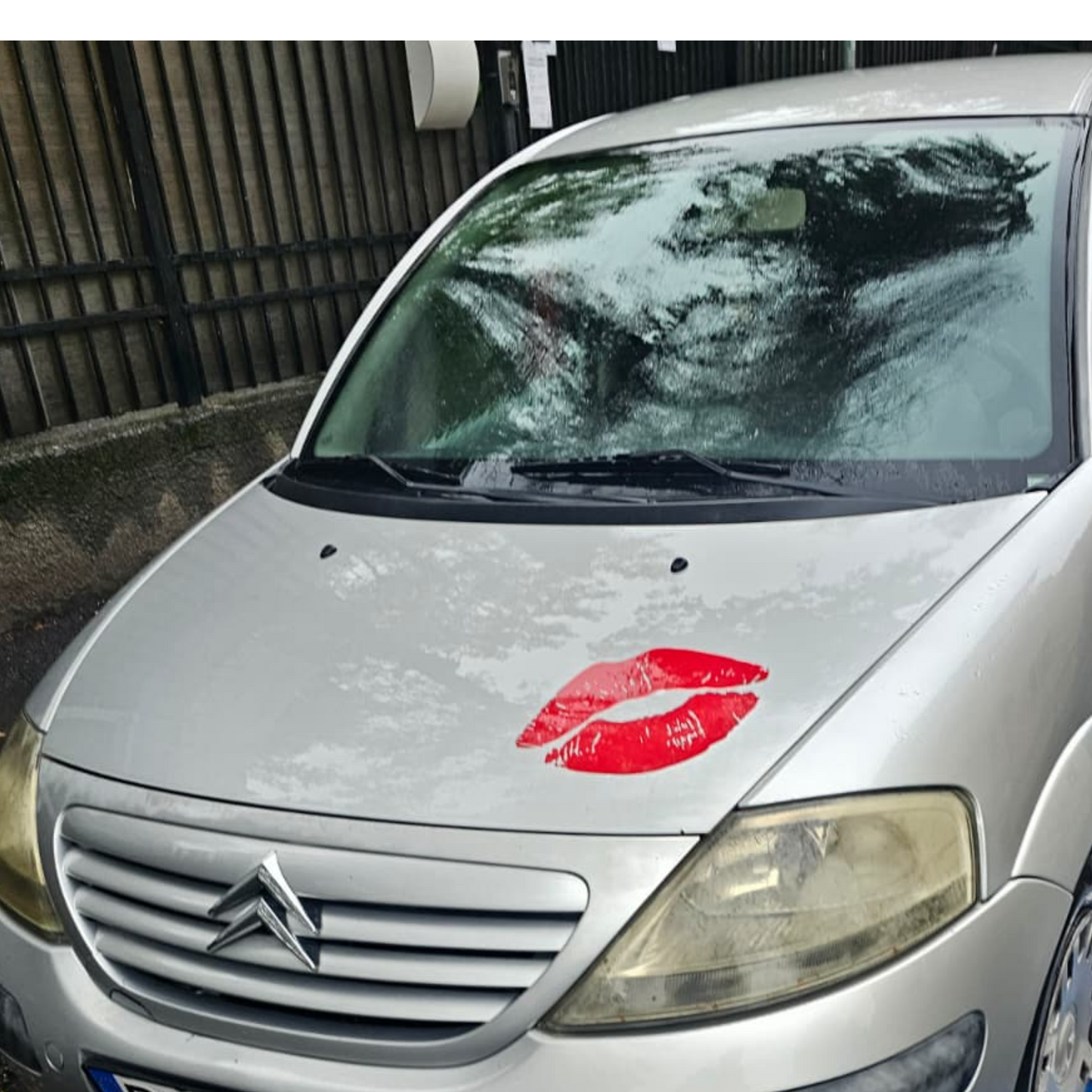 Sticker auto decorativ, tuning pentru fete, model Buze
