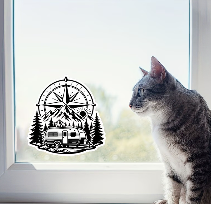 Sticker Rulotă Camping cu Munți, Pădure și Busolă – Aventură Outdoor