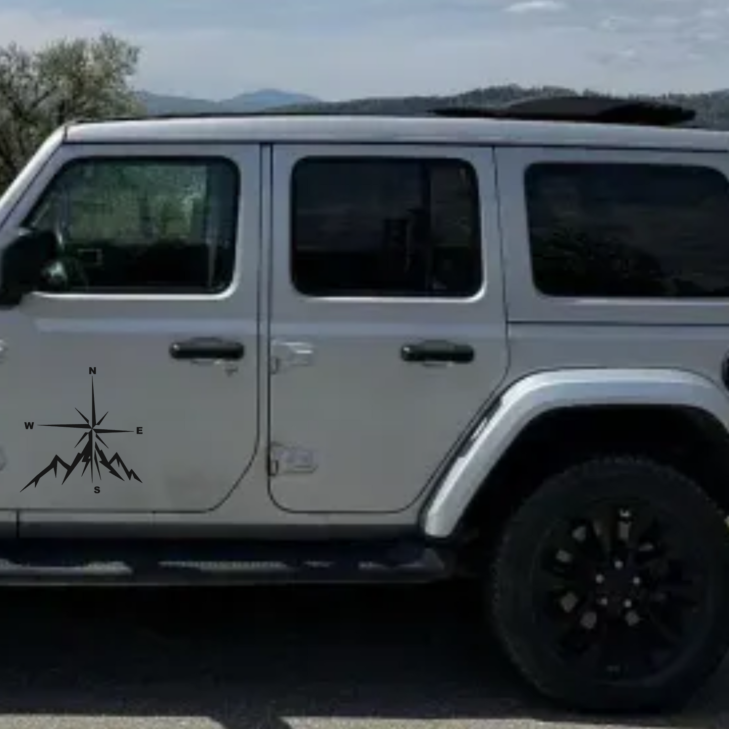 Sticker auto 4x4, rezistent, busola cu varf de munte