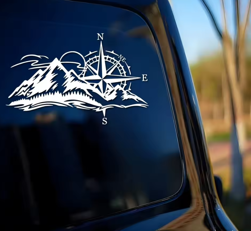 Sticker auto 4x4, rezistent, busola cu varf de munte, luna si padure conifere