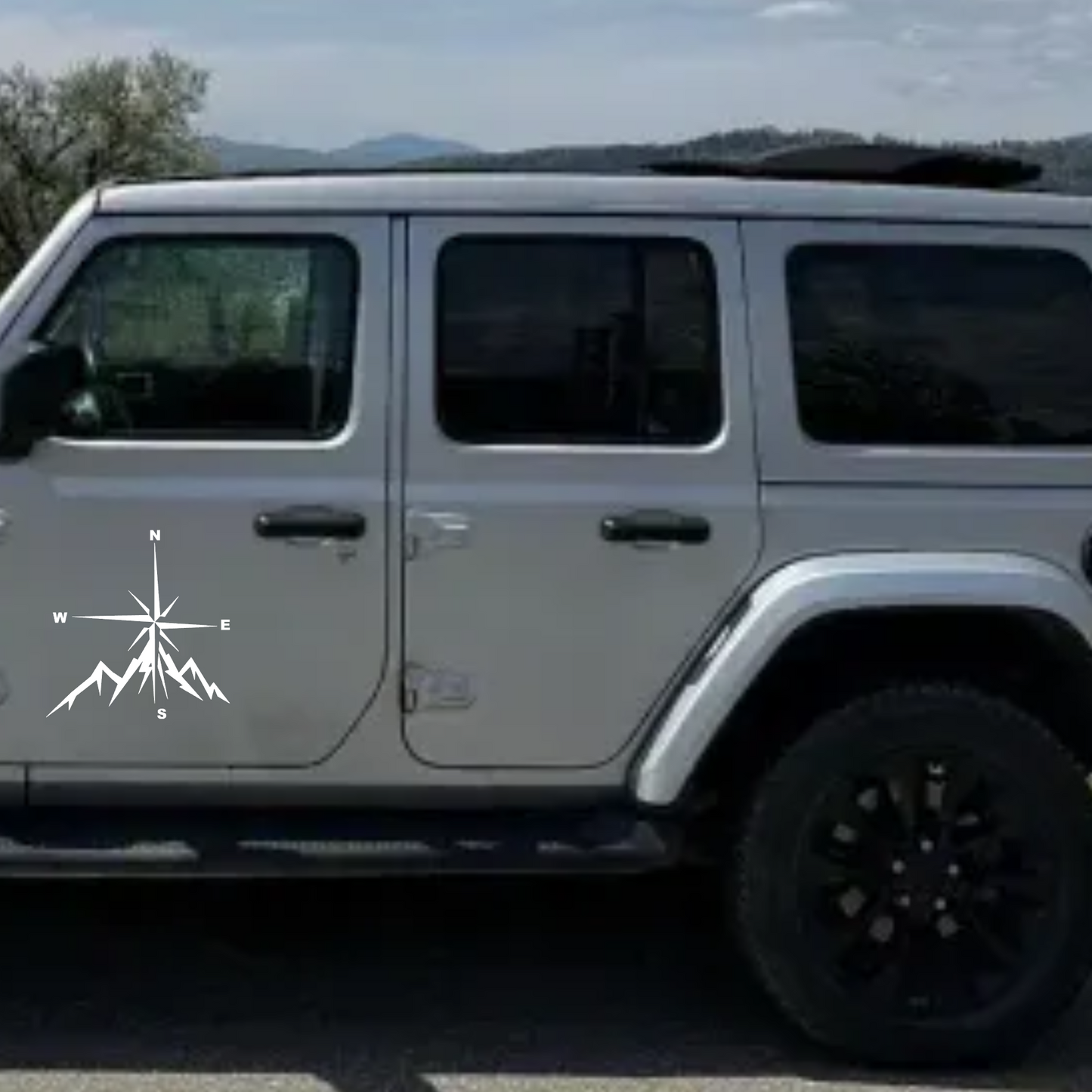 Sticker auto 4x4, rezistent, busola cu varf de munte