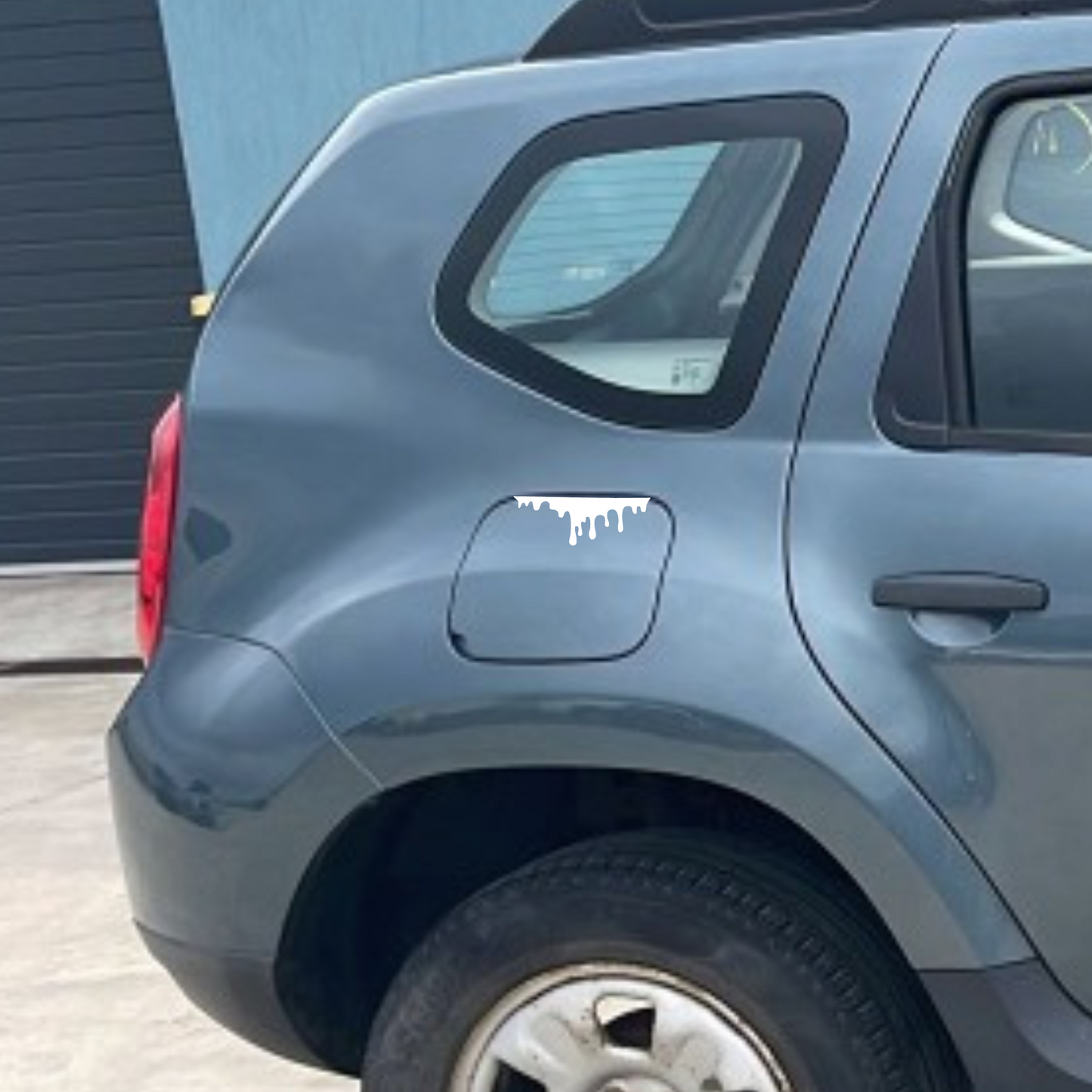 Sticker 2 stickere auto decorative, urme de sange