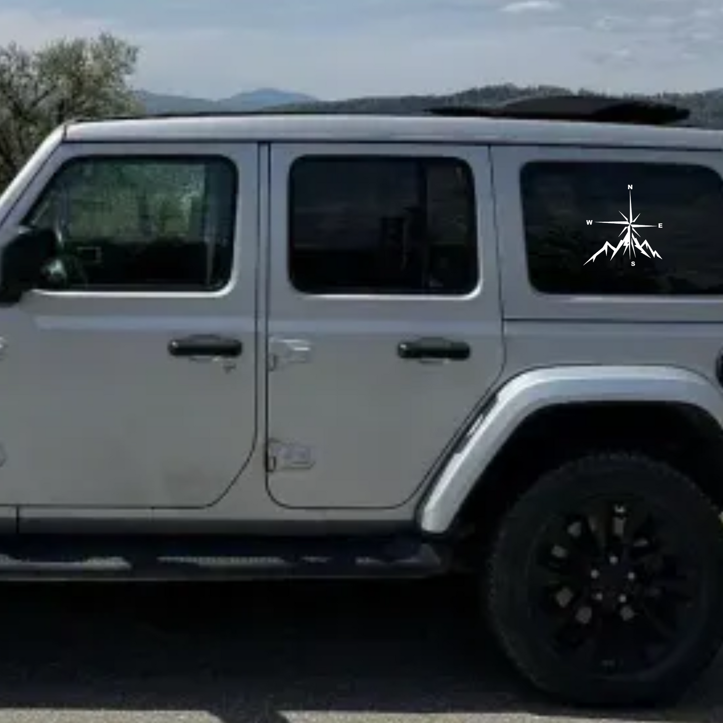 Sticker auto 4x4, rezistent, busola cu varf de munte
